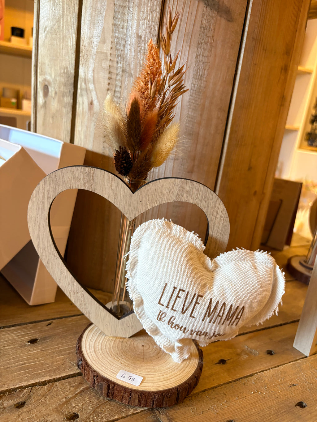 Houten harten vaas 'Lieve mama'