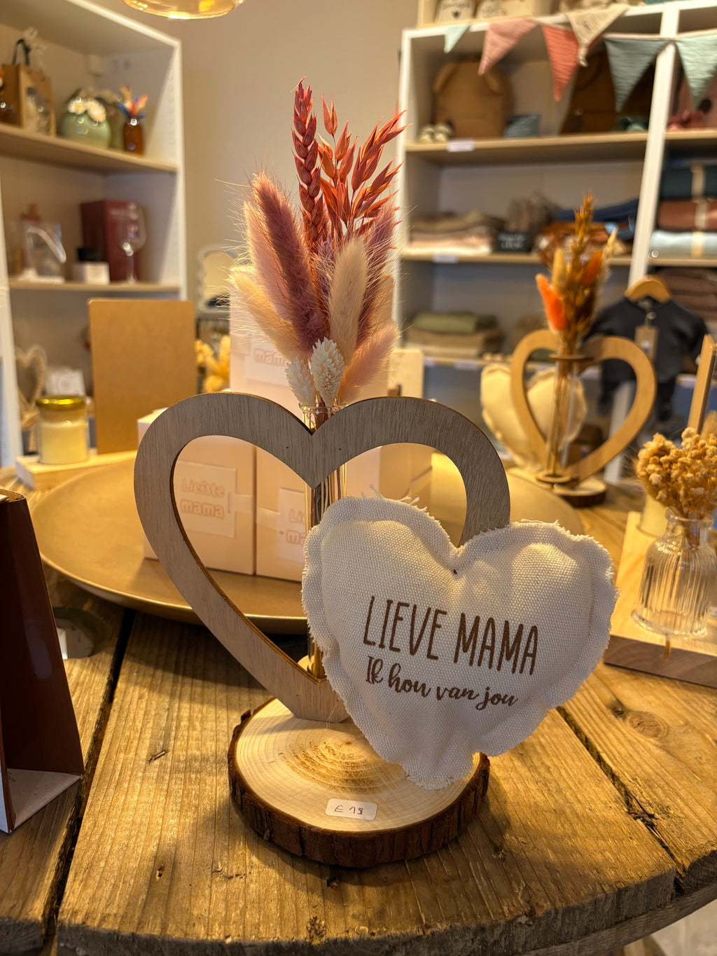 Houten harten vaas 'Lieve mama'
