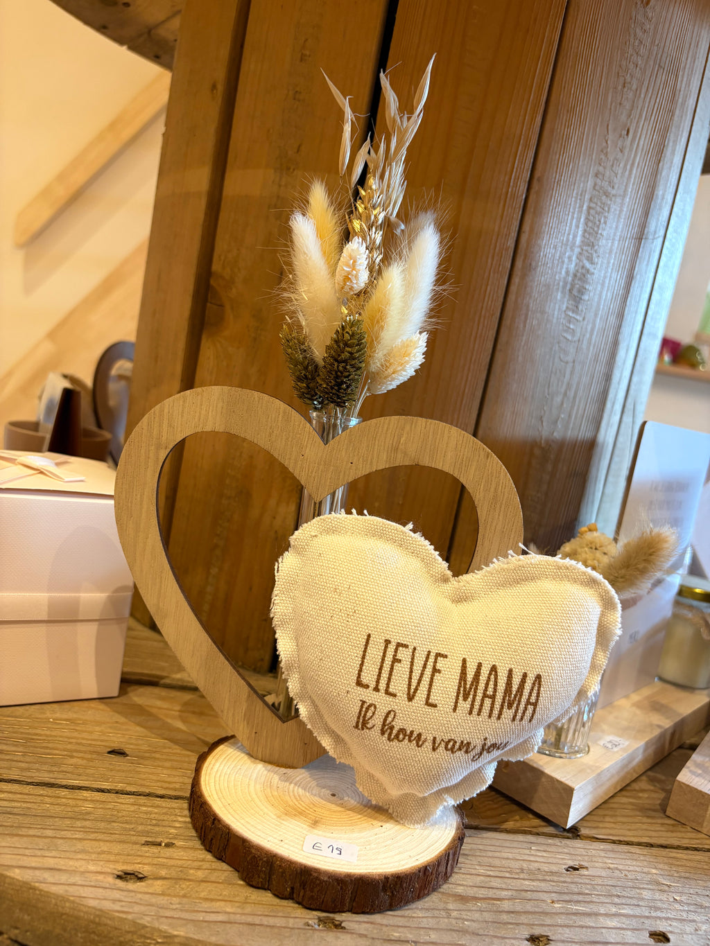 Houten harten vaas 'Lieve mama'