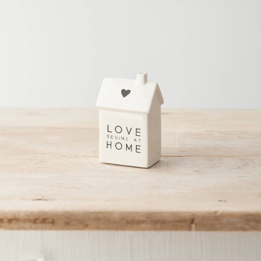 Porseleinen huisdecoratie 'Love Begins At Home'