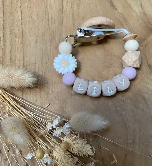 Speenkoord met naam bloem/poederpaars