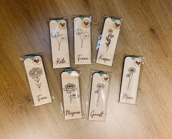 Boekenlegger met geboortebloem