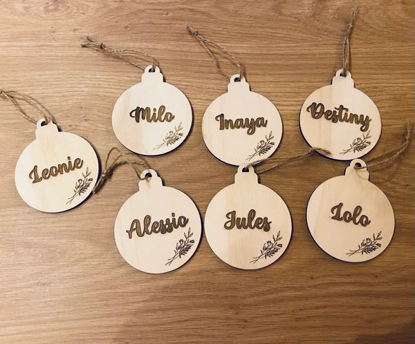 Houten kerstbal gepersonaliseerd