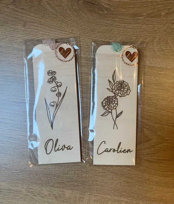 Boekenlegger met geboortebloem