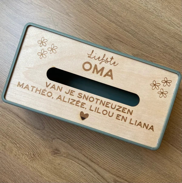 Zakdoekendoos met gravure