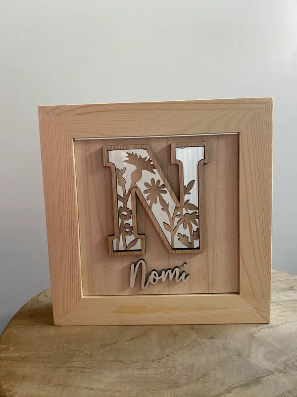 Gepersonaliseerde spaarpot - Bloemenletter - Hout
